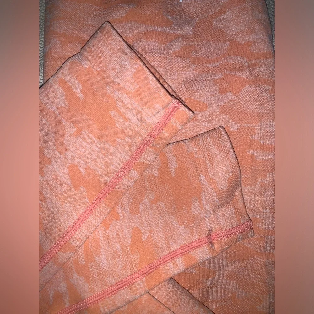 ABYL Seamless Camo Print Leggings with “butt scrunch” - Picture 4 of 4